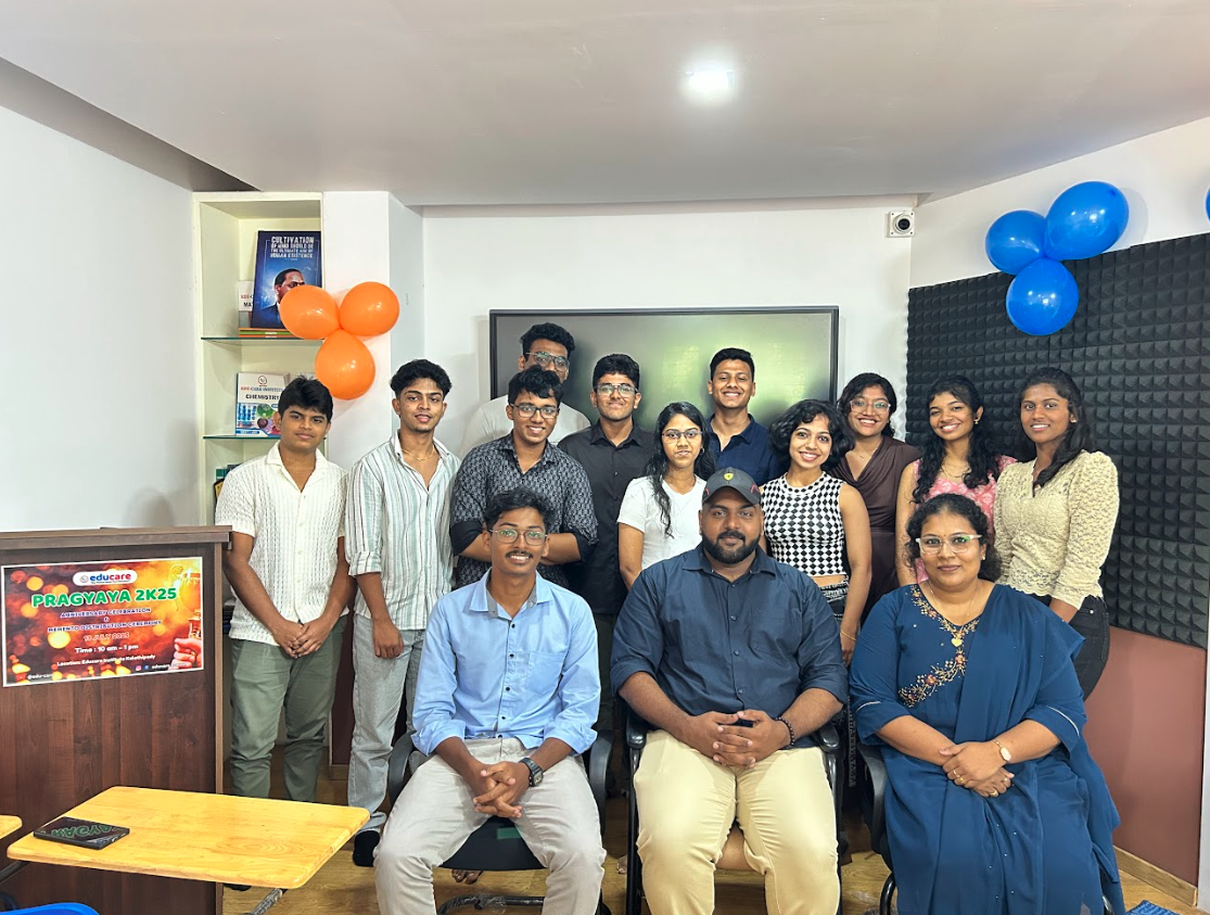 Educare team mentoring students